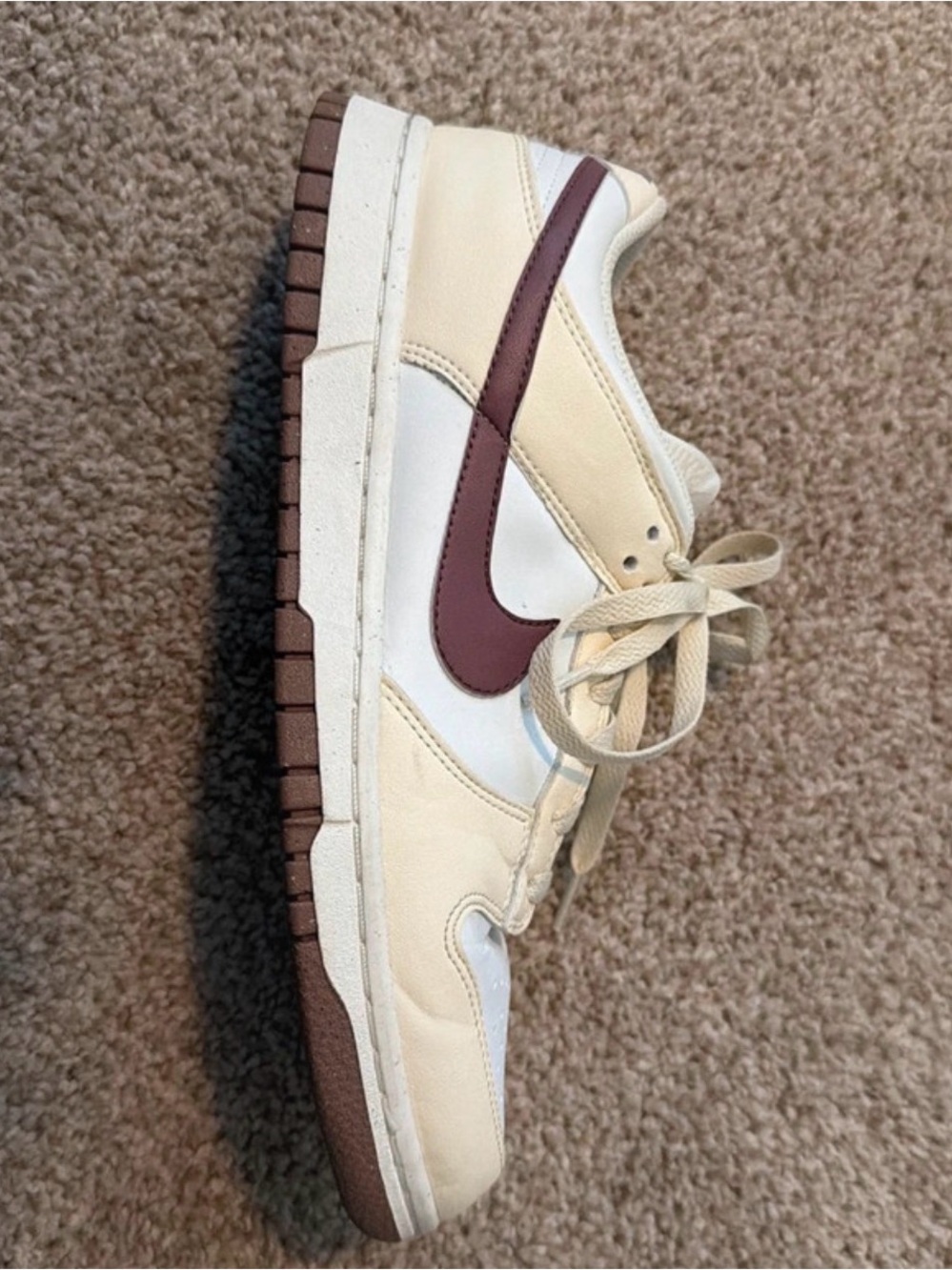 Nike Low-Top Sneaker in Cream, White and Brown